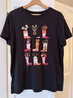 Doe Floral Cowboy Boots Graphic Tee Black Cotton T-Shirt Size Large